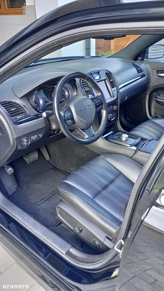 Chrysler 300s - 19