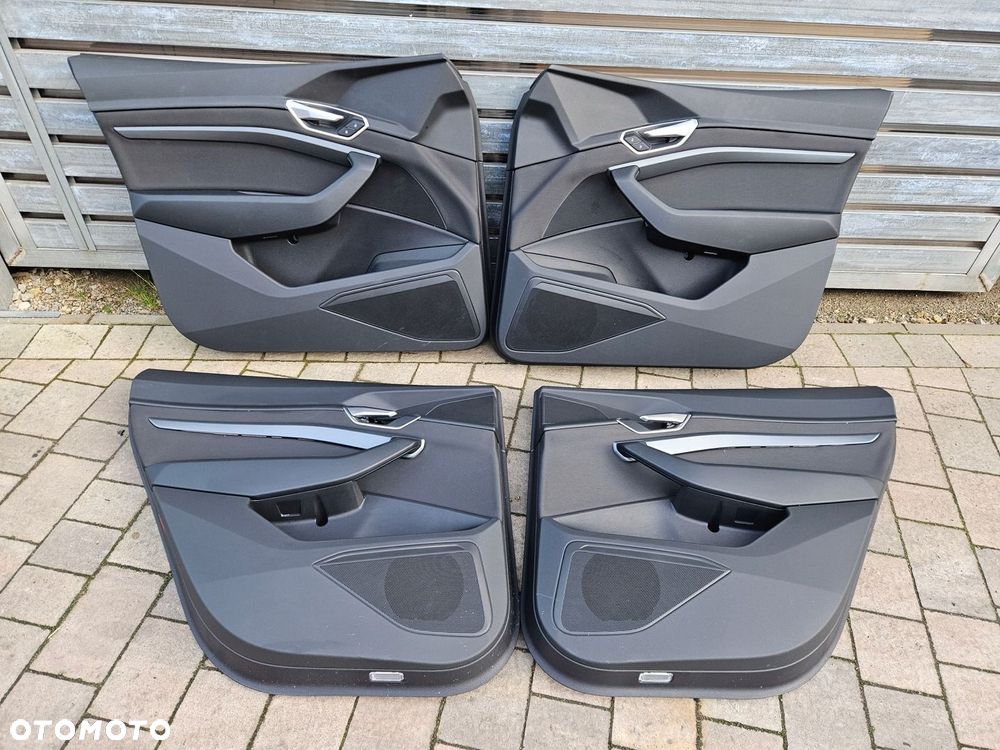 AUDI E-TRON 4KE TAPICERKI BOCZKI DRZWI PRZÓD TYŁ PRAWY LEWY - 1