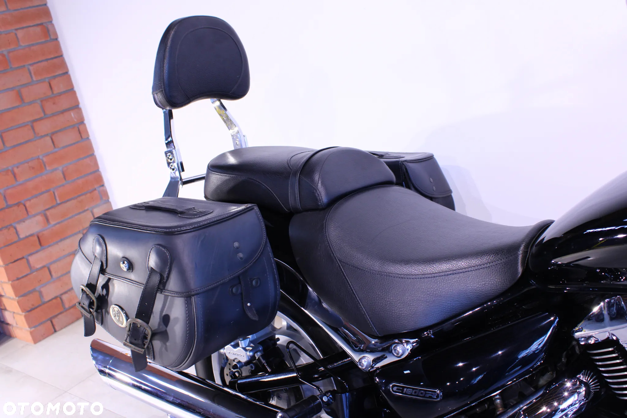 Suzuki Intruder - 13