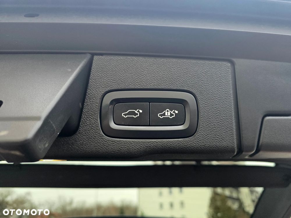 Volvo XC 60 B5 B AWD Ultimate Dark - 10