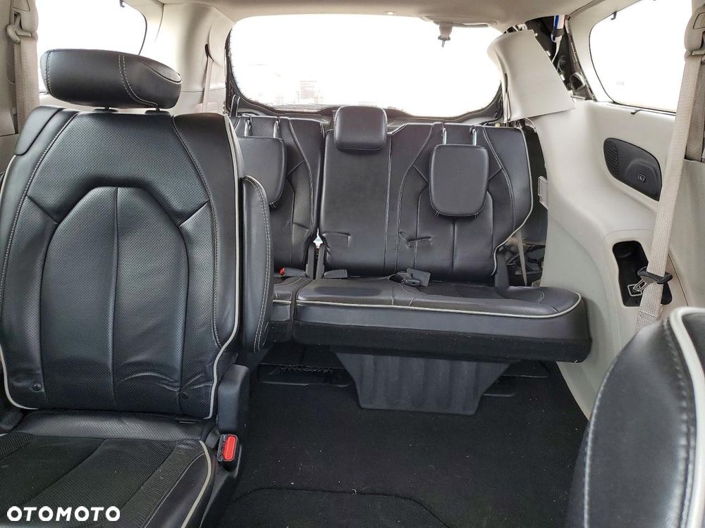 Chrysler Pacifica - 8