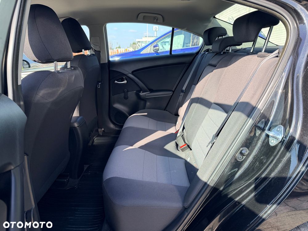 Toyota Avensis 1.6 Active - 16