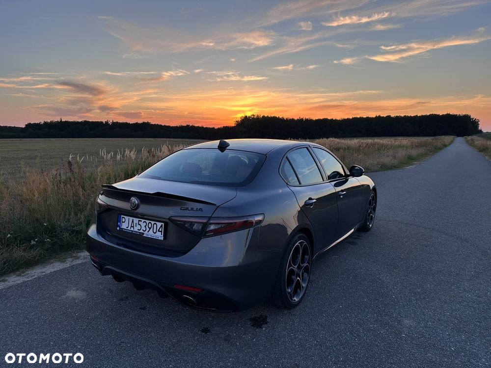 Alfa Romeo Giulia 2.0 Turbo 16V AT8 Veloce - 4