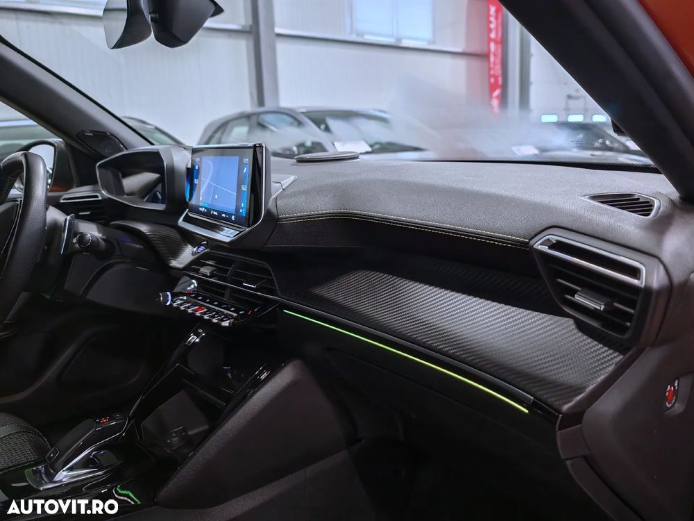 Peugeot 2008 1.2 L PureTech STT EAT8 GT Line - 11