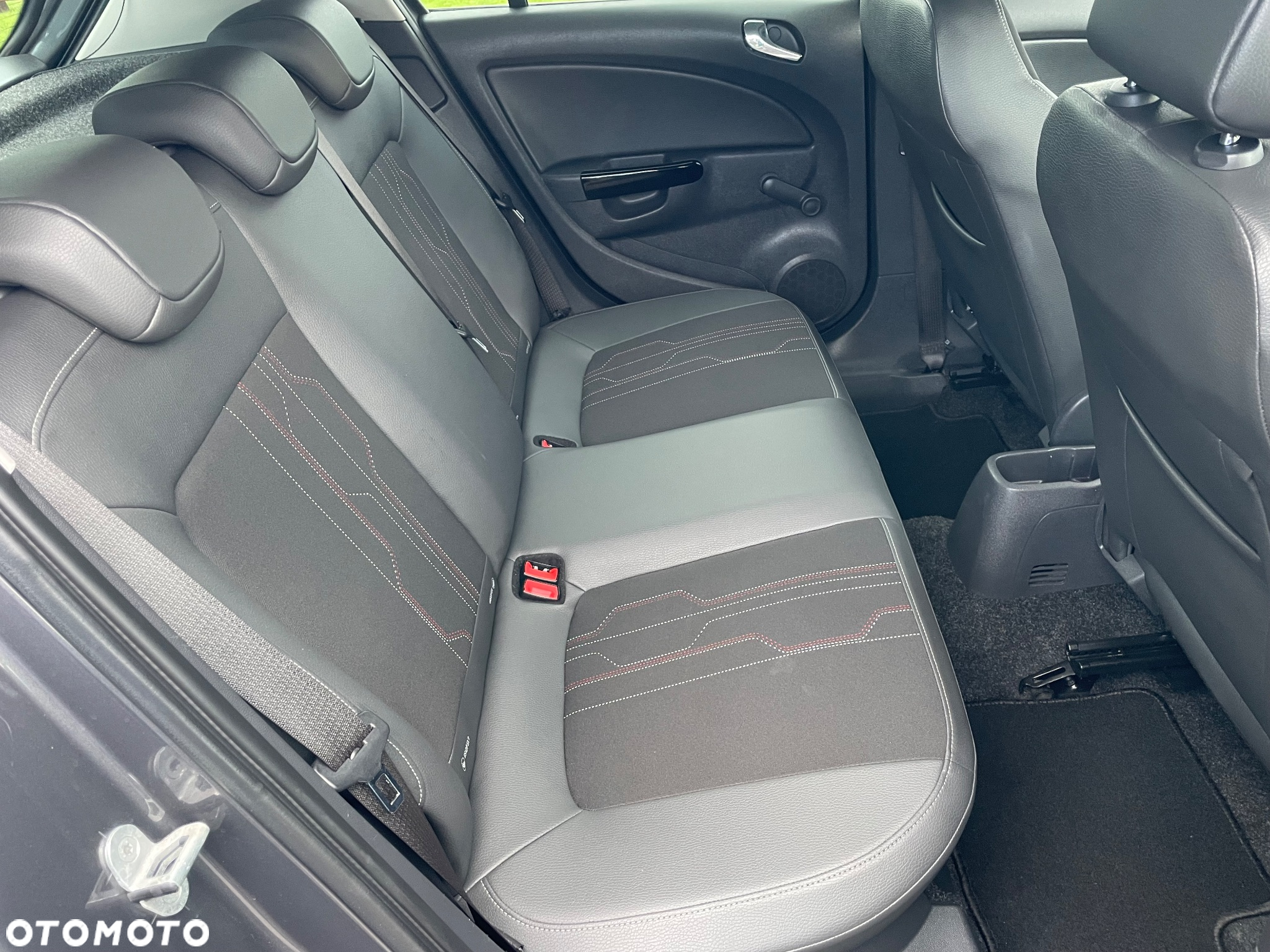 Opel Corsa 1.4 16V 150 Jahre - 13