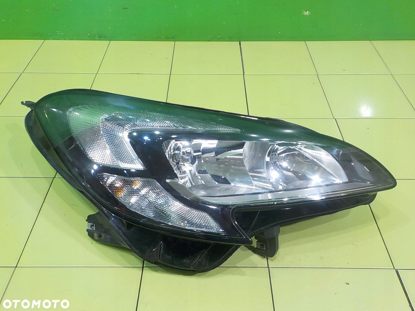 OPEL CORSA E 1.4 T 15r HB 3D lampa prawa przod 1LF011830-081 - 1