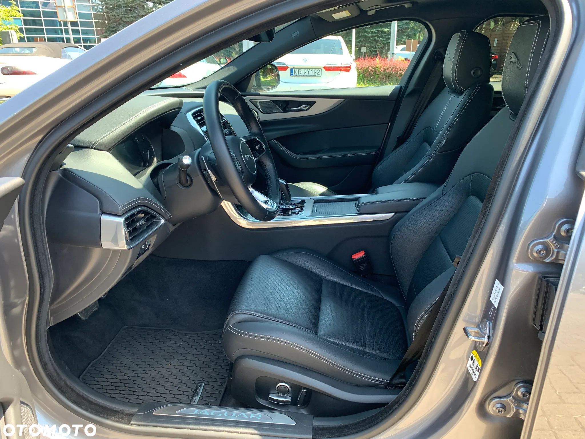 Jaguar XE 2.0 D200 mHEV AWD R-Dynamic SE - 17
