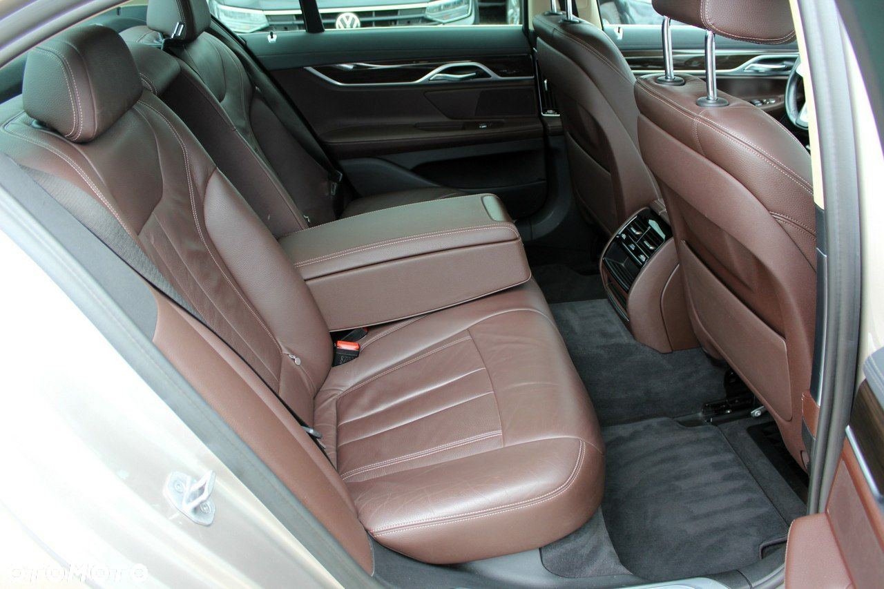 BMW Seria 7 - 10