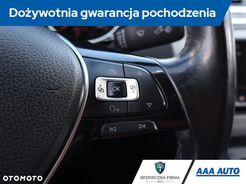 Volkswagen Passat - 22