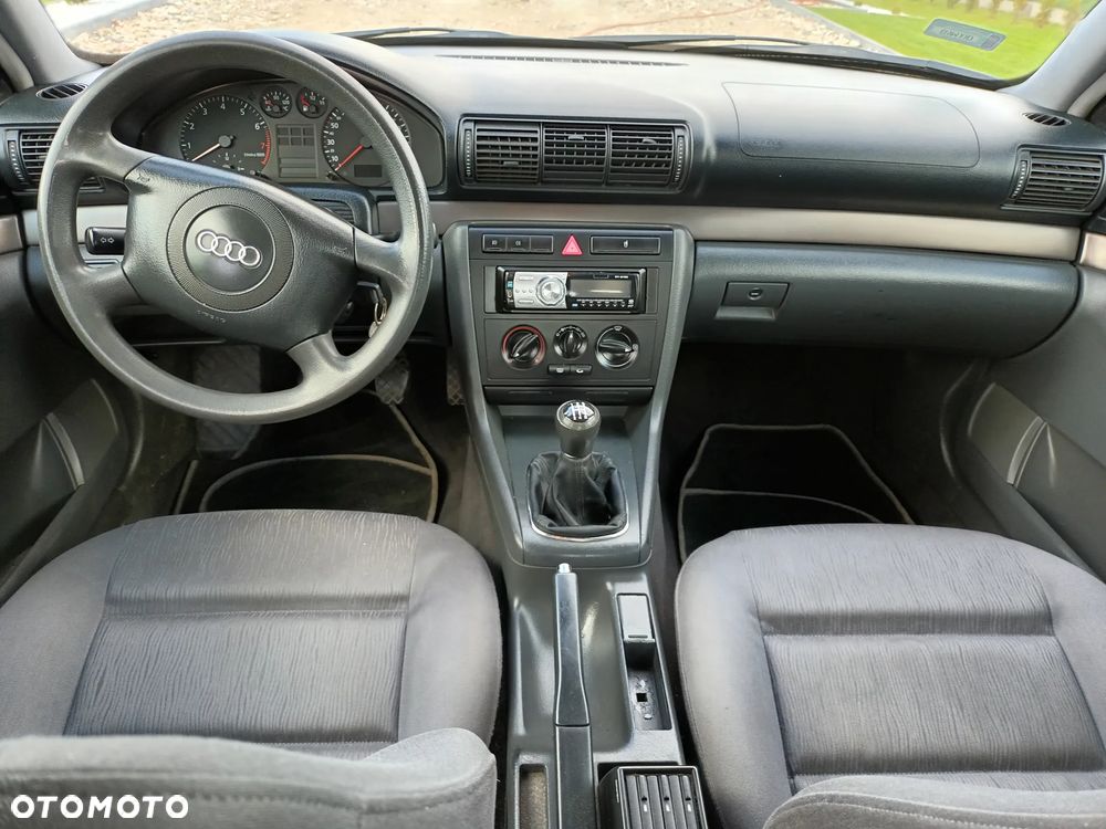 Audi A4 Limousine - 5