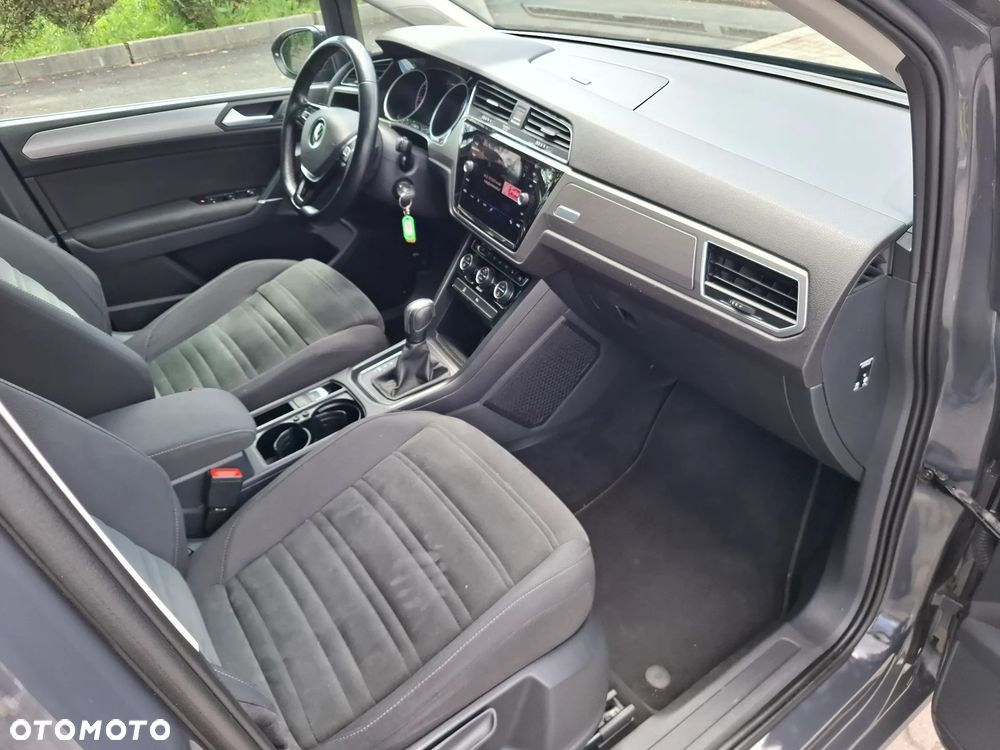 Volkswagen Touran - 23