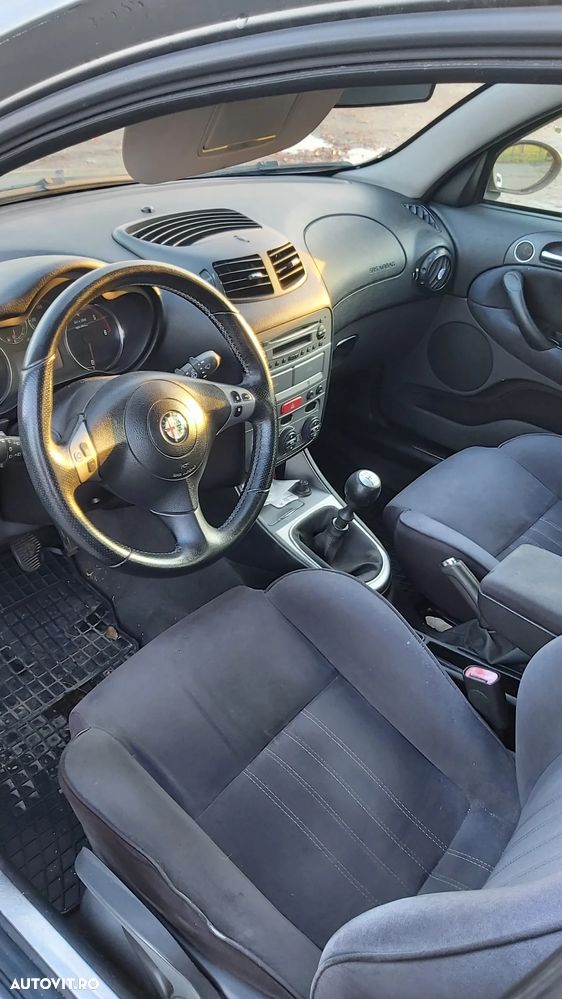 Alfa Romeo 147 1.9 Multijet Distinctive - 6