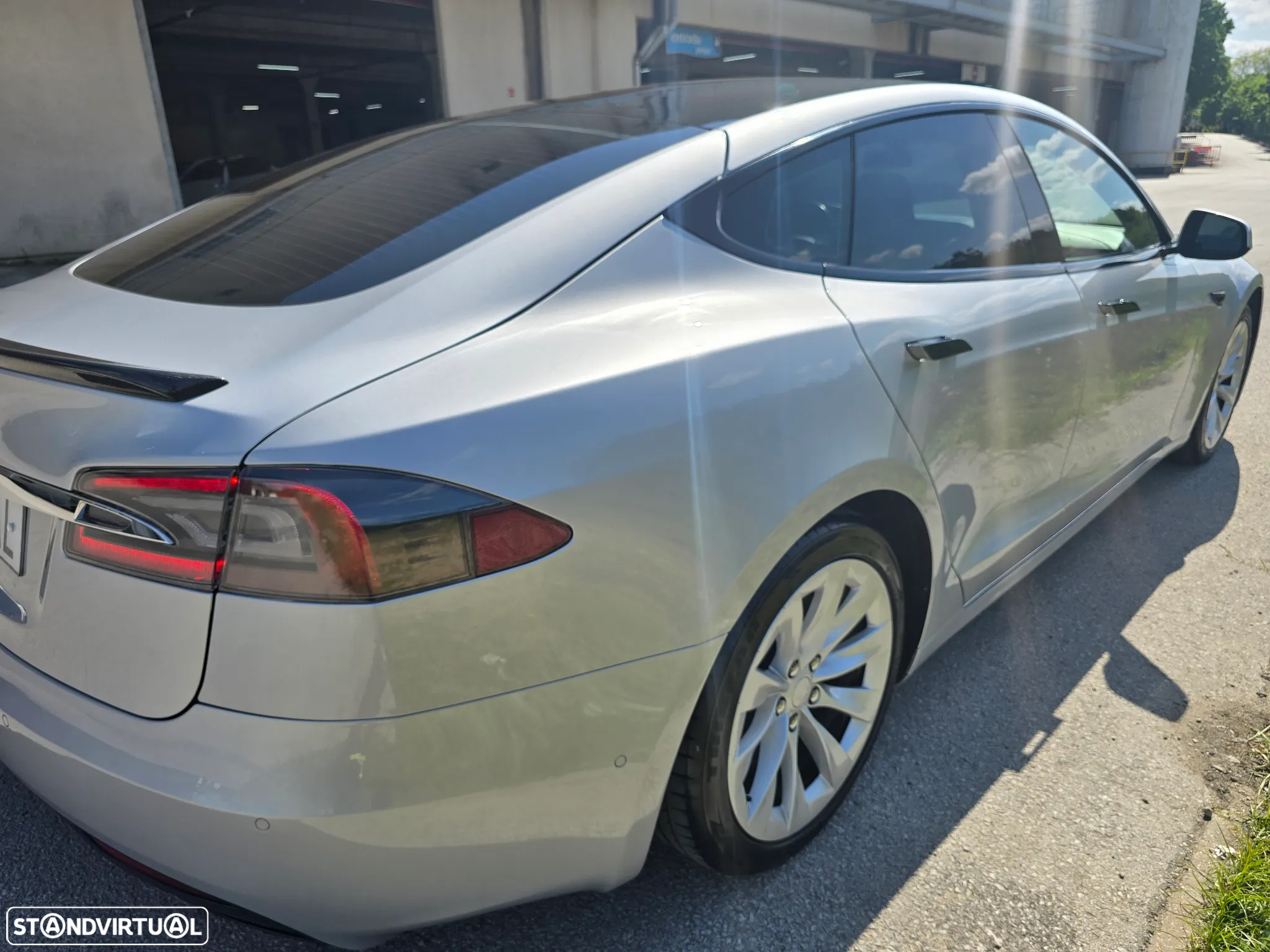 Tesla Model S - 7