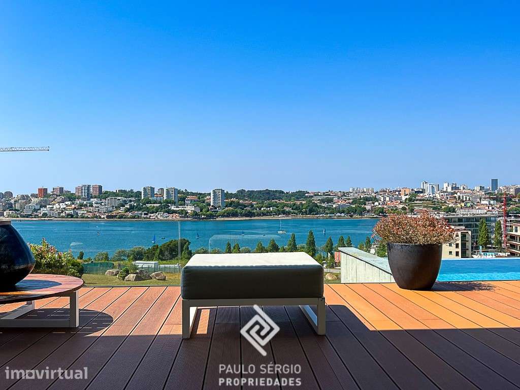 Moradia Luxo com 4 suítes e piscina na Quinta Marques Gomes - Grande imagem: 3/59