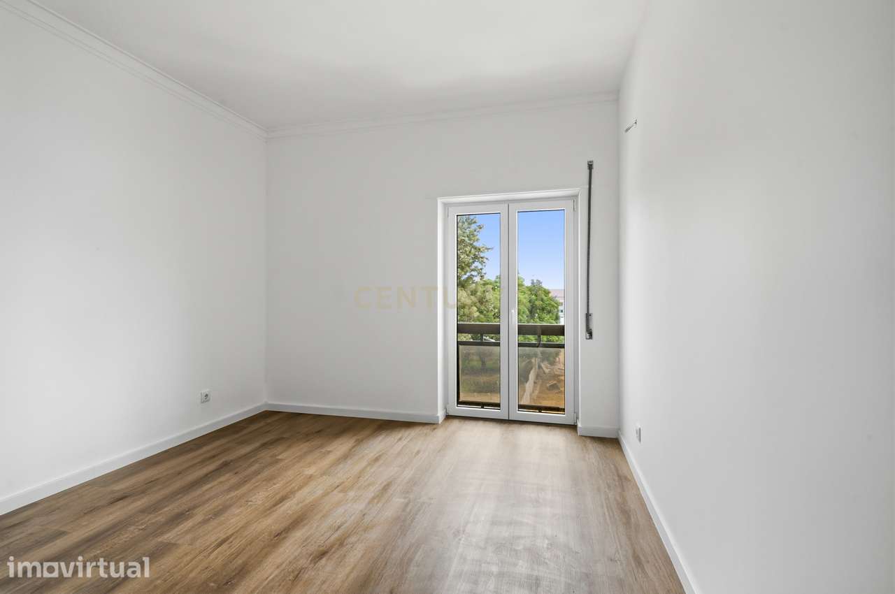 Apartamento T4 Remodelado no Centro do Barreiro - Grande imagem: 3/23