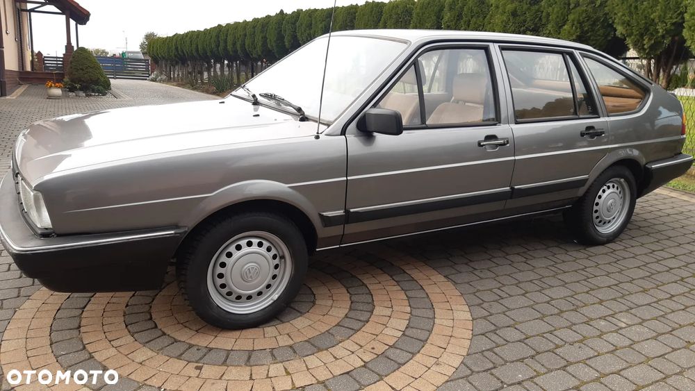 Volkswagen Passat 1.8 GL - 9