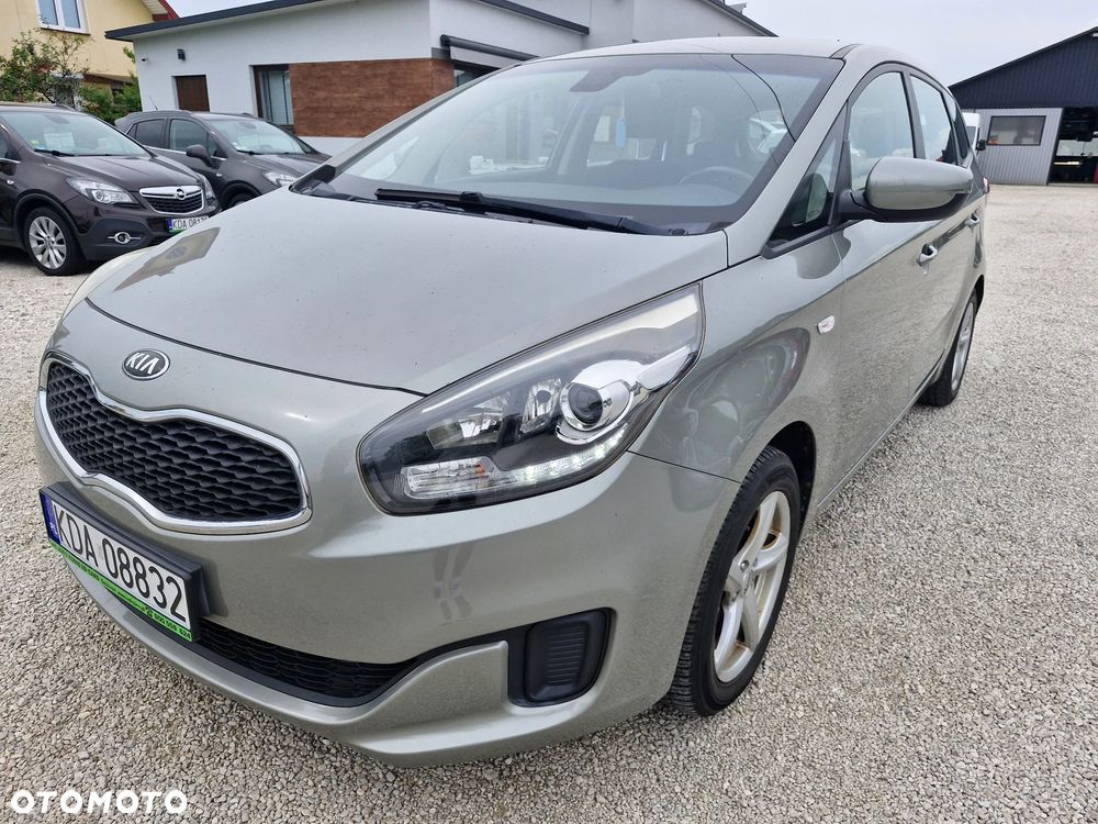 Kia Carens - 3