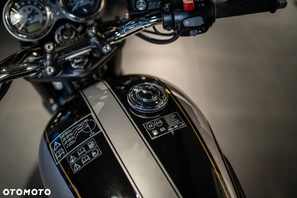 Triumph Bonneville - 21