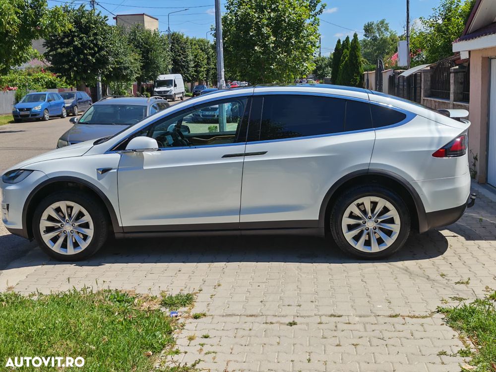 Tesla Model X - 3