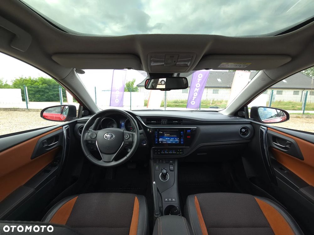 Toyota Auris Hybrid 135 Prestige - 37
