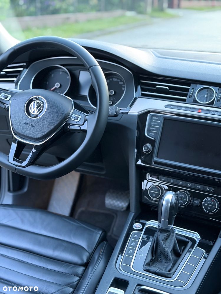 Volkswagen Passat 2.0 TDI Bi-Turbo BMT 4Mot Highline DSG - 30