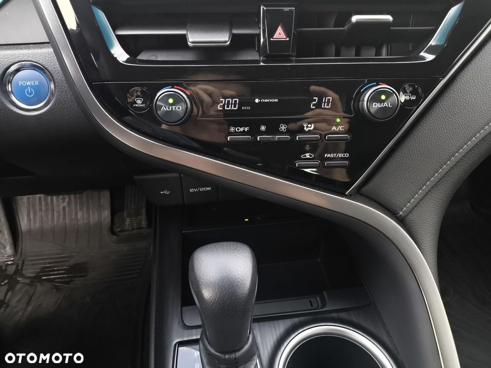 Toyota Camry 2.5 Hybrid Executive CVT - 23