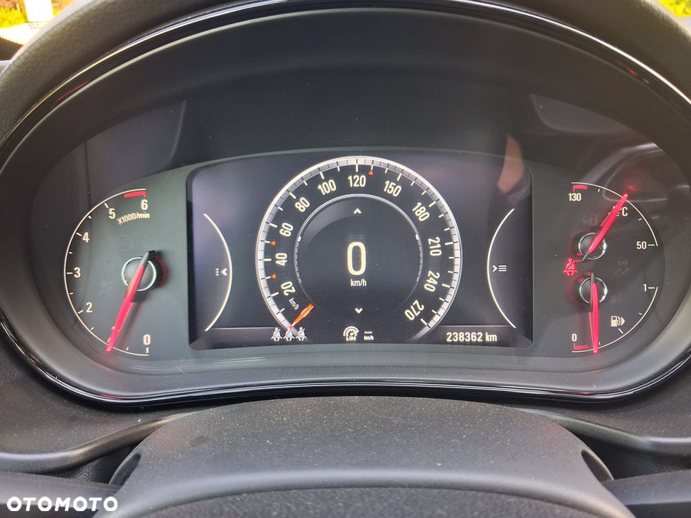 Opel Insignia - 36