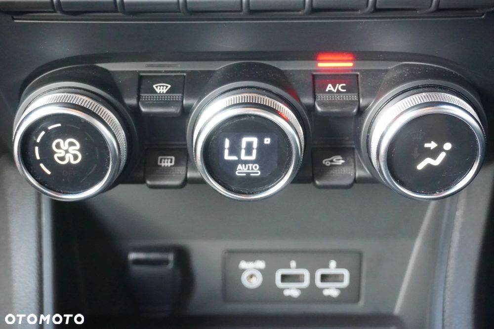 Renault Captur TCe Mild Hybrid 140 GPF TECHNO - 28