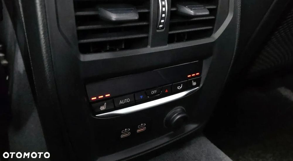 BMW Seria 3 330i M Sport - 14