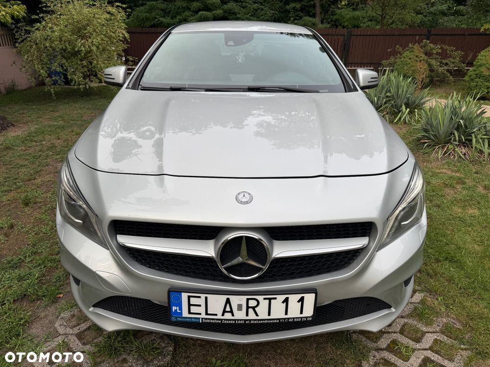 Mercedes-Benz CLA 200 7G-DCT Orange Art Edition - 4