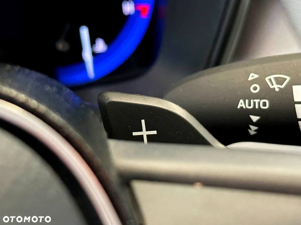 Toyota Corolla 2.0 Hybrid Comfort - 22