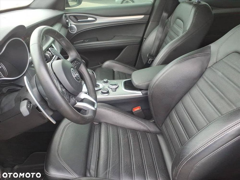 Alfa Romeo Stelvio - 10