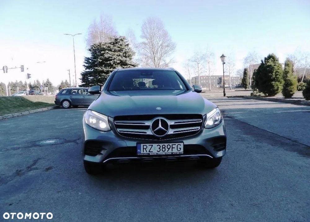 Mercedes-Benz GLC 300 4Matic 9G-TRONIC AMG Line Plus - 2