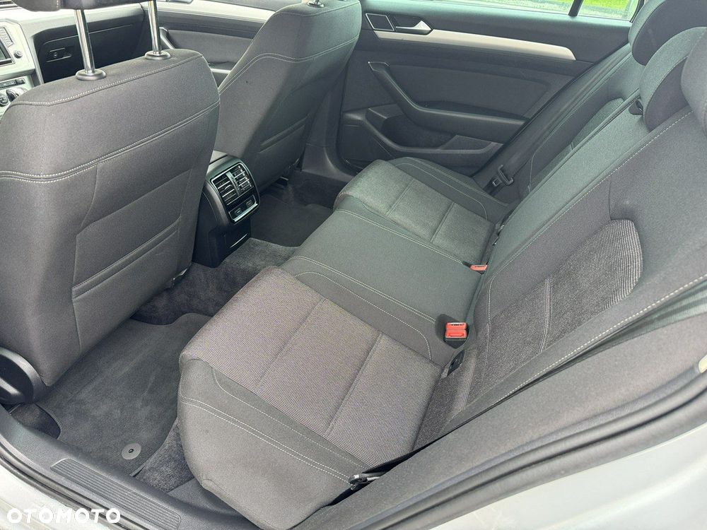 Volkswagen Passat - 23