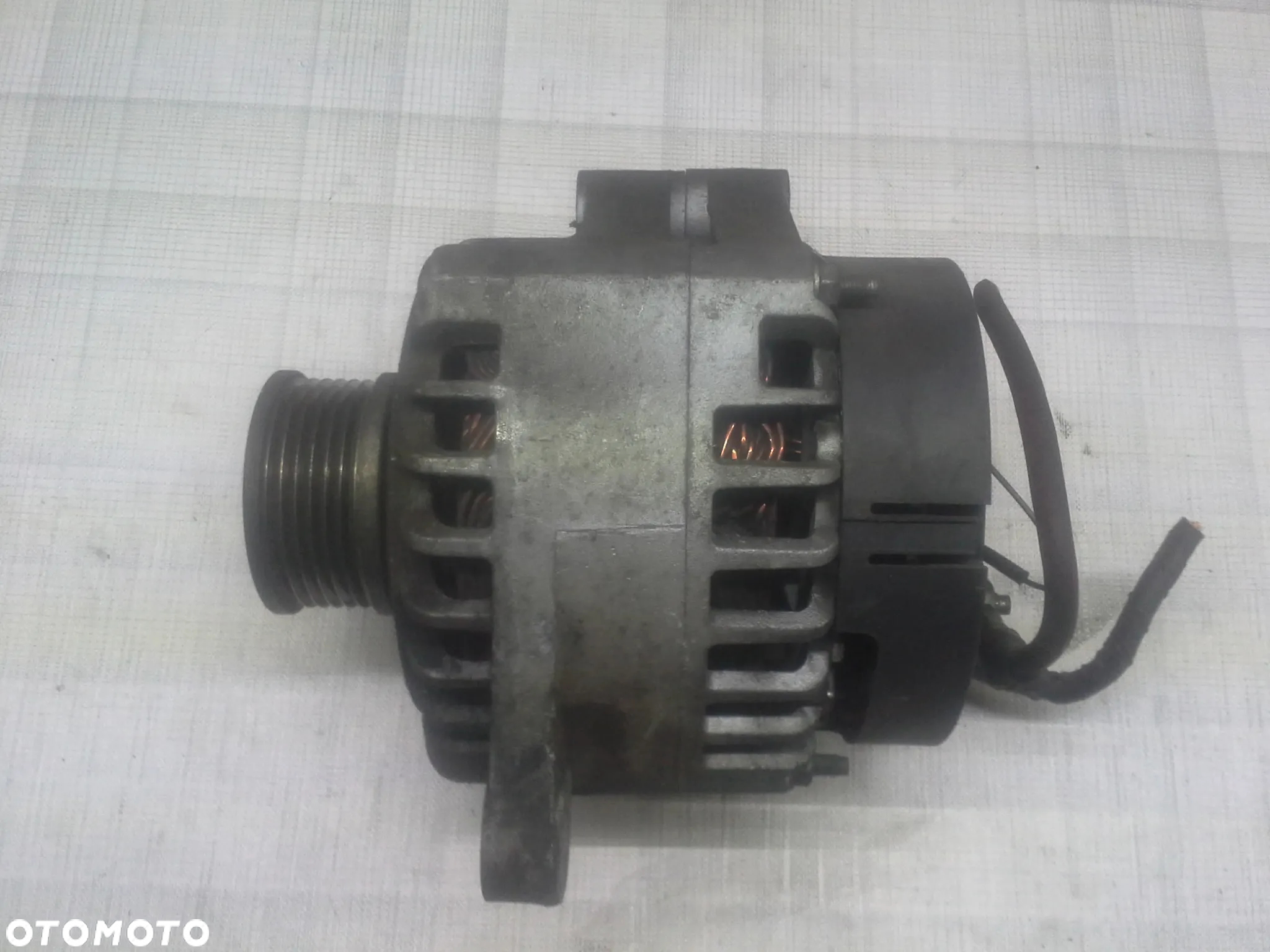 Opel Astra H Vectra C Zafira B 1.9 CDTi alternator Denso 13153236 - 13