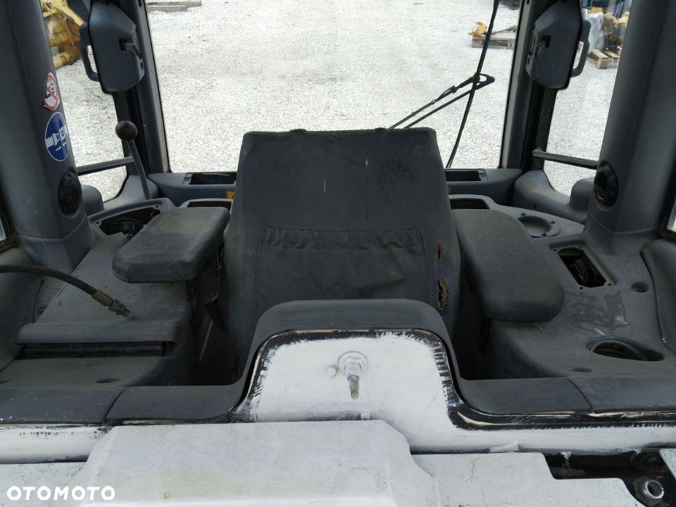 Kabina Liebherr LR634 - 6