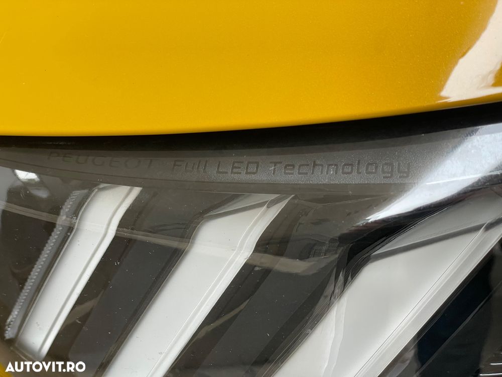 Peugeot 208 1.2 L PureTech STT EAT8 GT Line - 10