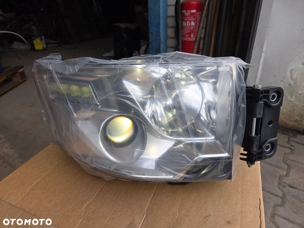 Lampa xenon prawa Renault gama t nowy