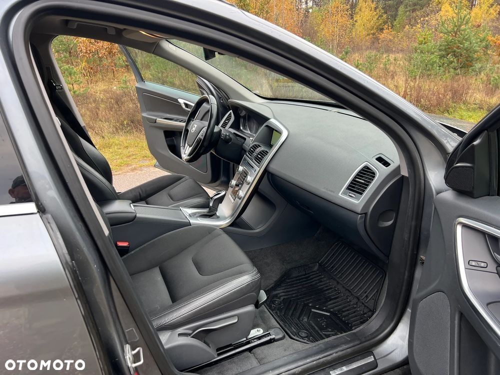 Volvo XC 60 D5 AWD Momentum - 13