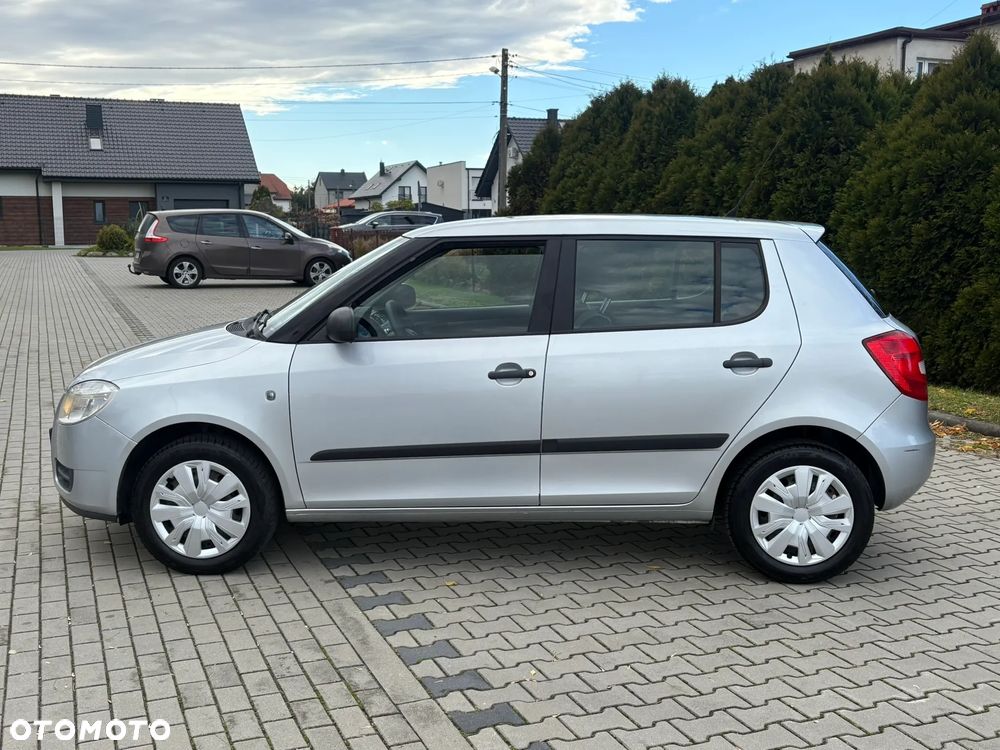 Skoda Fabia ver-1-2-12v-active - 4
