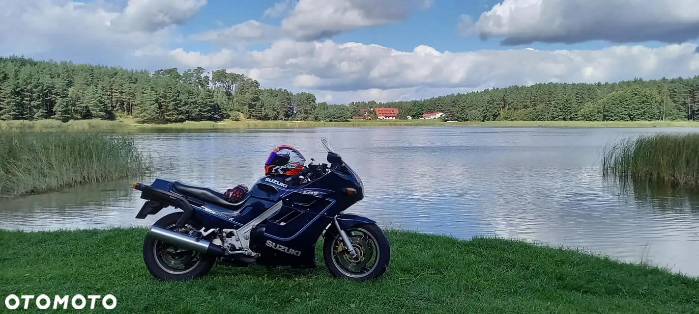Suzuki GSX - 11