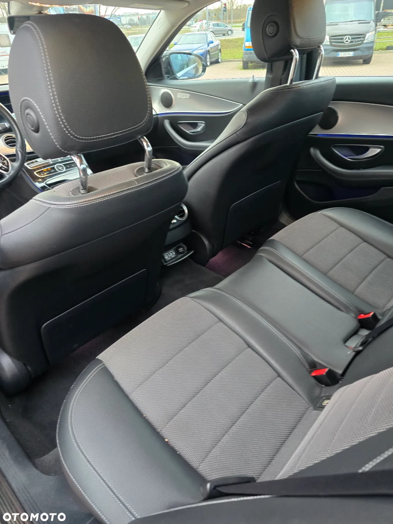 Mercedes-Benz Klasa E 220 d 4-Matic 9G-TRONIC - 12