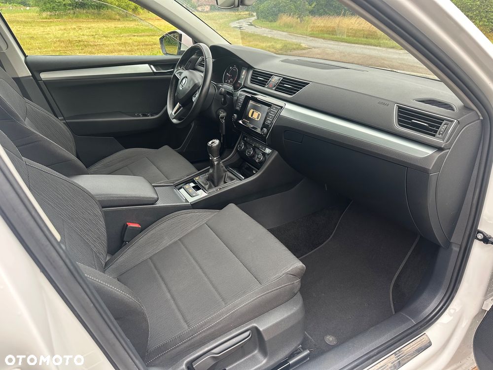 Skoda Superb 2.0 TDI 4x4 Premium Edition - 14