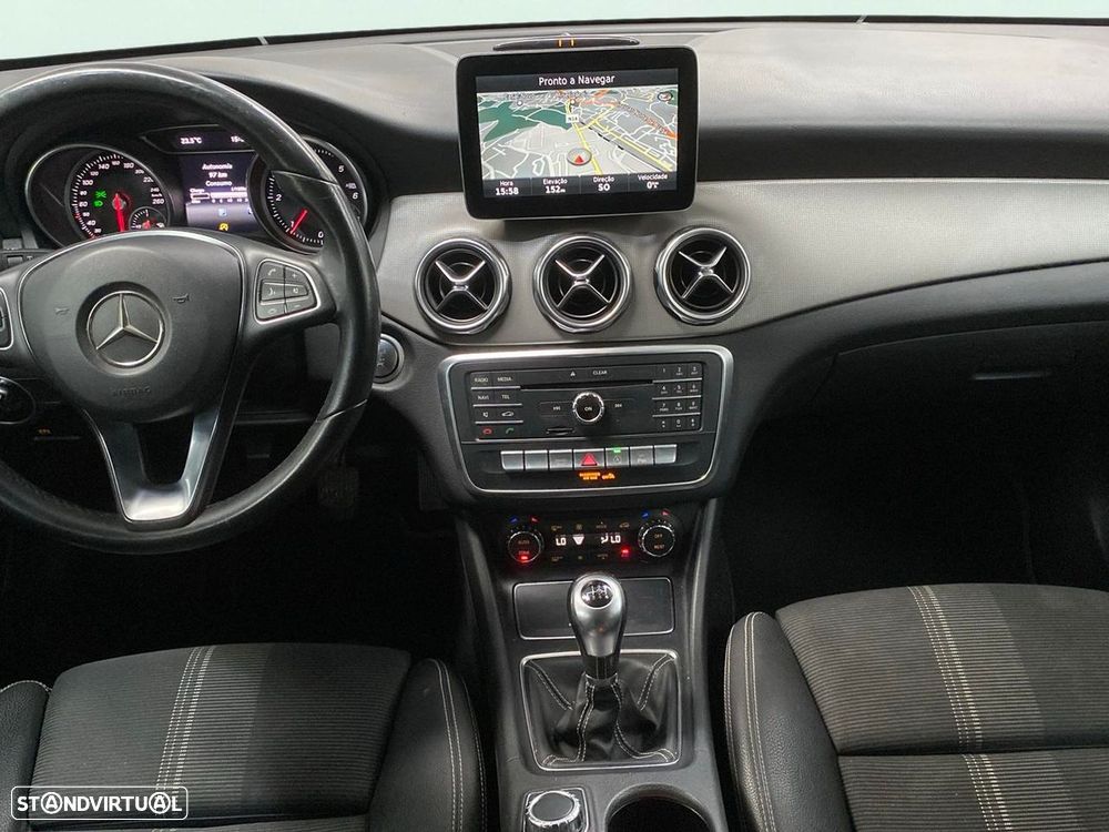 Mercedes-Benz GLA 180 d Urban - 13