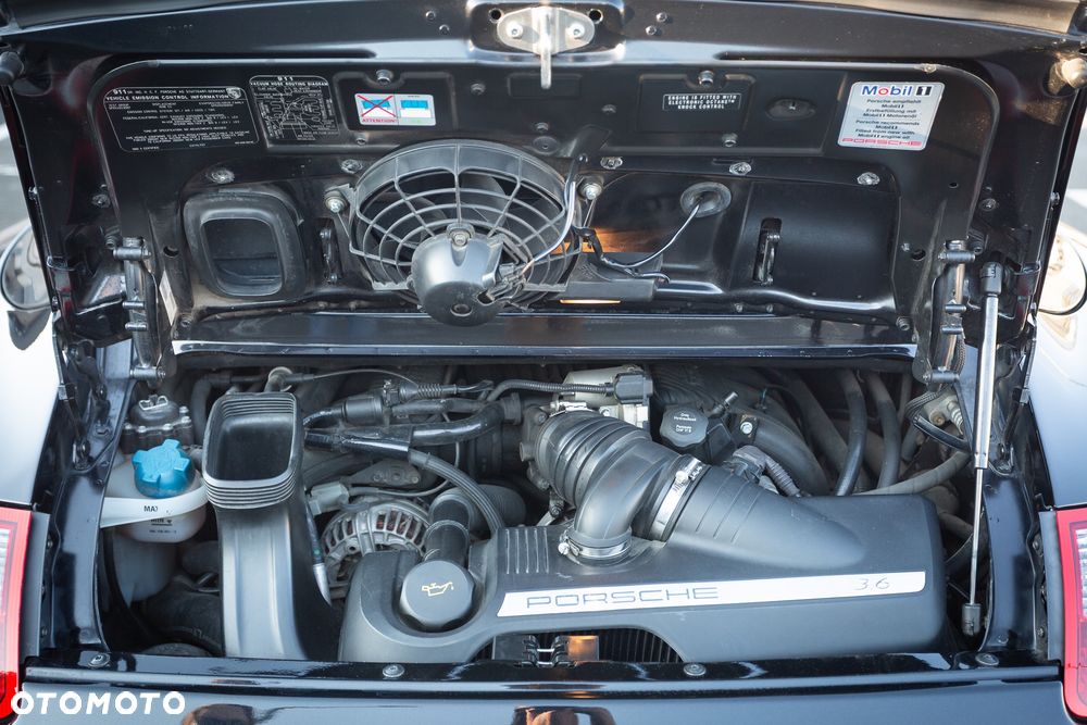 Porsche 911 Carrera - 16