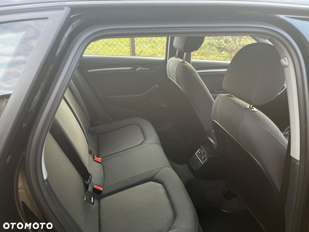 Audi A3 Sportback 1.6 TDI design - 6