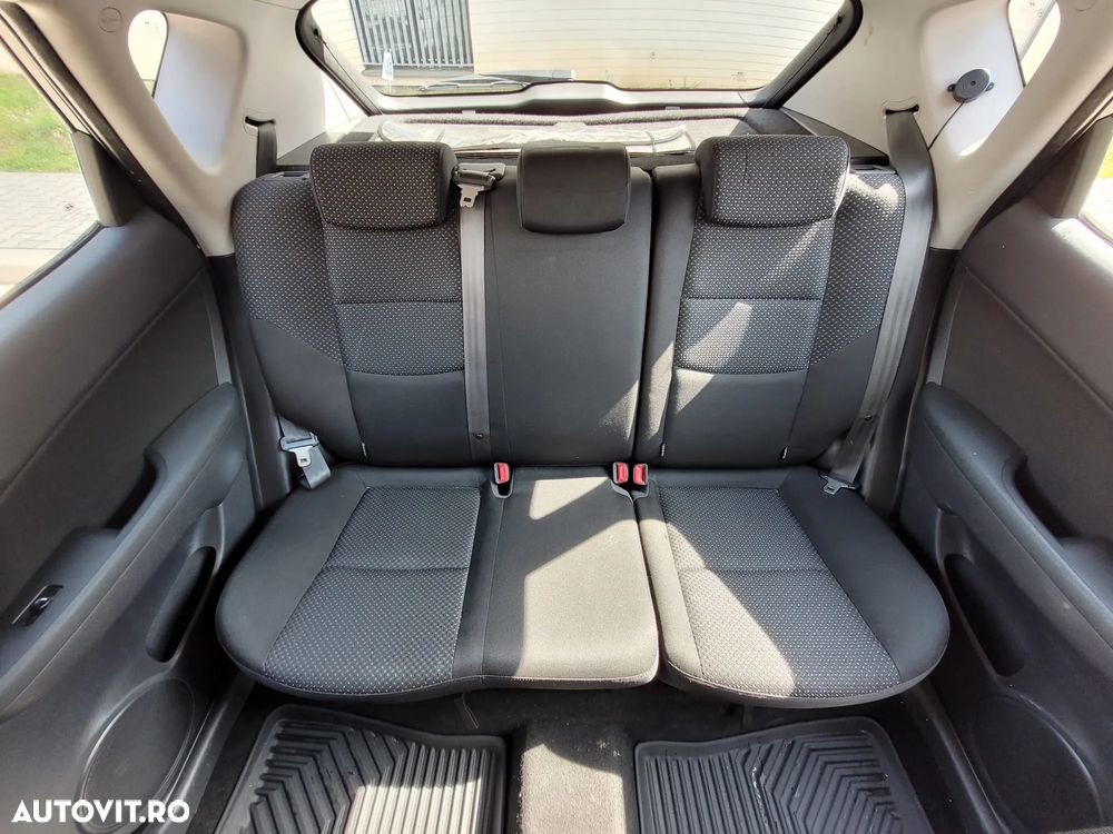 Hyundai i30 1.6 CRDI FIFA WM Edition - 8