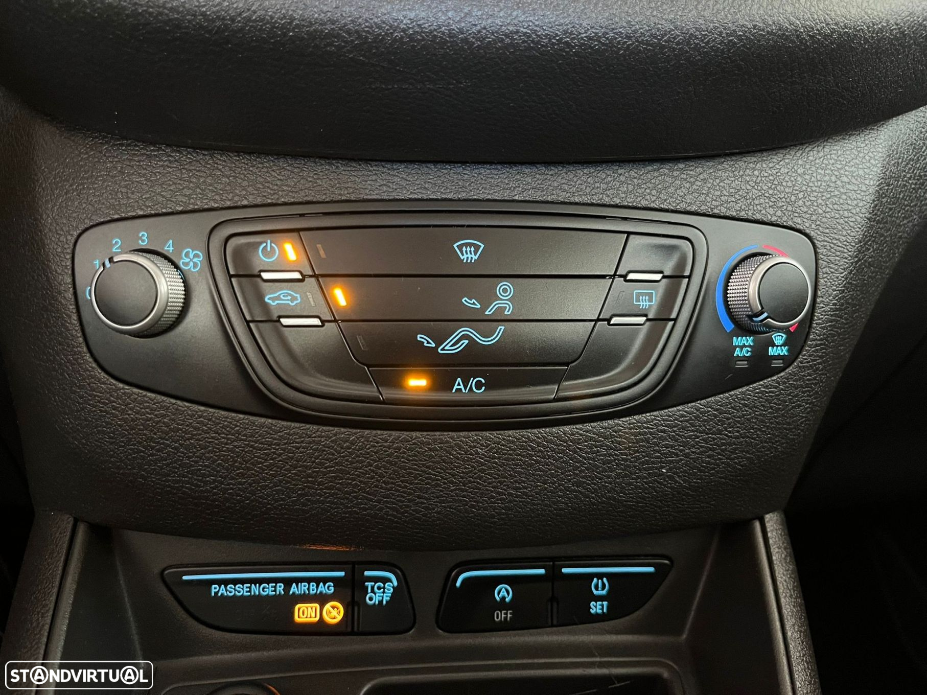 Ford Tourneo Courier 1.5 TDCi Ambiente - 11