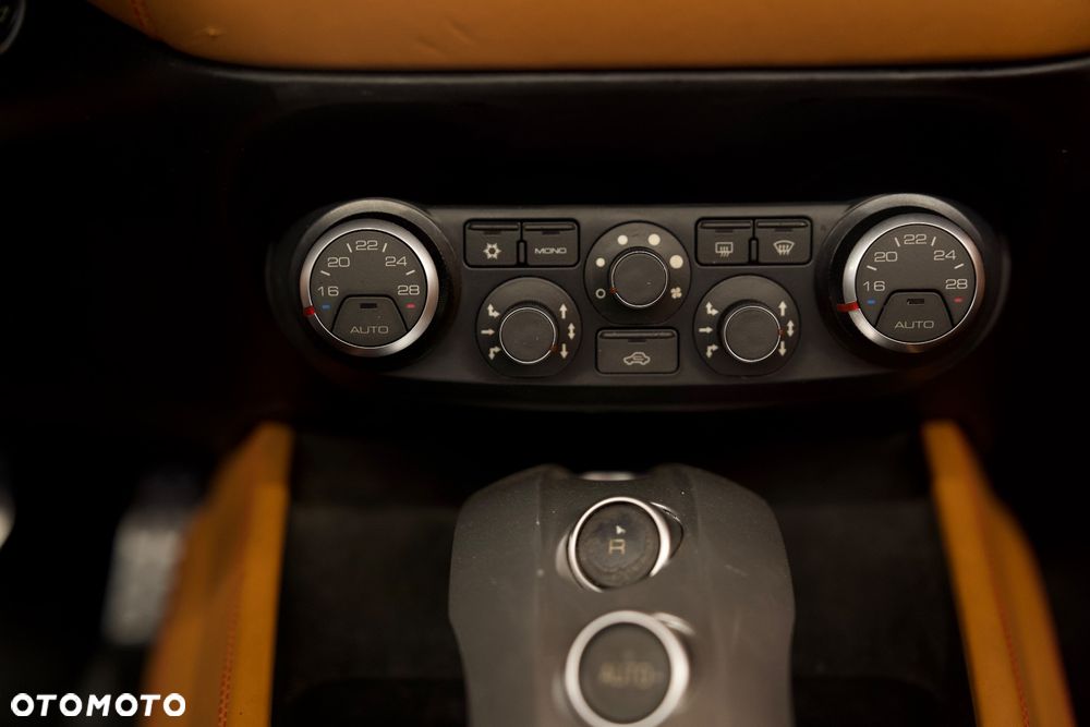 Ferrari California T - 27