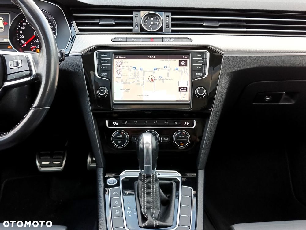 Volkswagen Passat Variant 2.0 TDI SCR DSG 4Motion Business - 22